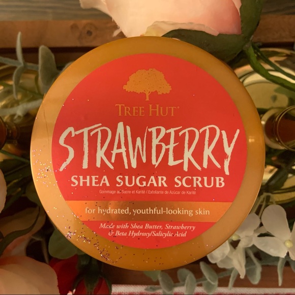 New Release - Tree Hut Body Scrub - Strawberry - Picture 2 of 4
